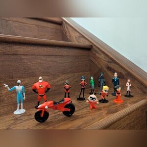 Disney Pixar The Incredibles Miniature Toys And Playmat